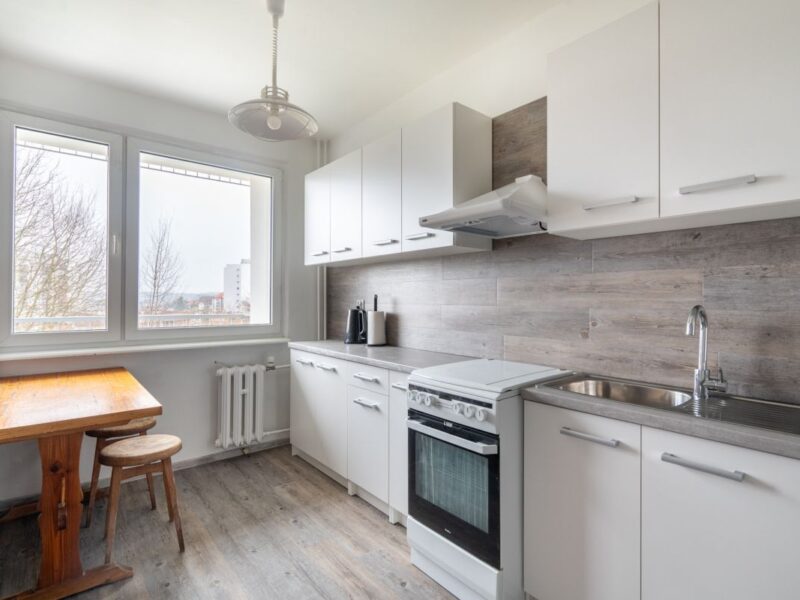 Przestronne 3 pokoje po odświeżeniu! – Mieszkanie na wynajem, Gdynia Karwiny, 63.00 m2, IN262462